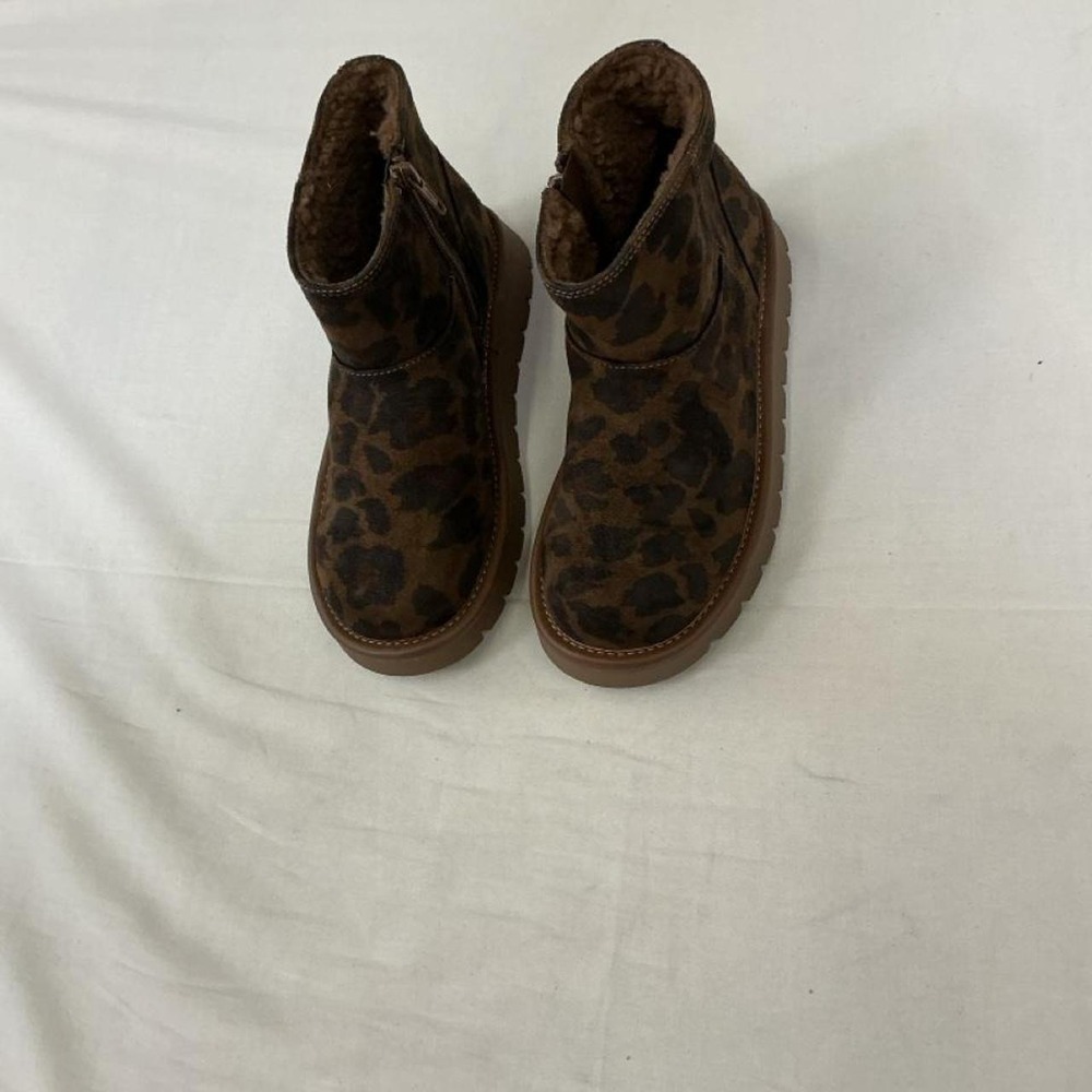 Cute‎ and cozy leopard print ankle boots